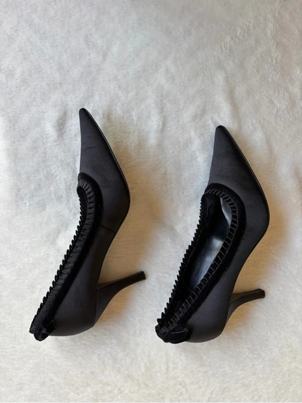 Sam & Libby Black Satin Fabric with Ruffle Trim &  Velvet Accent Pumps Size 8.5M